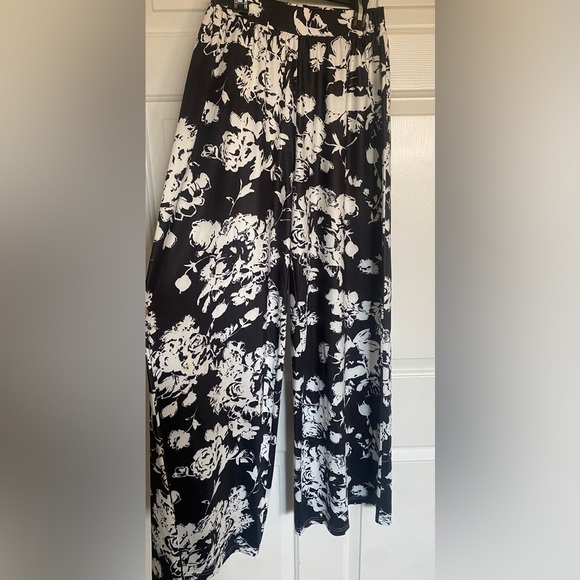 SHEIN All Over Floral Print Wide Leg Pants Black White - Picture 4 of 7